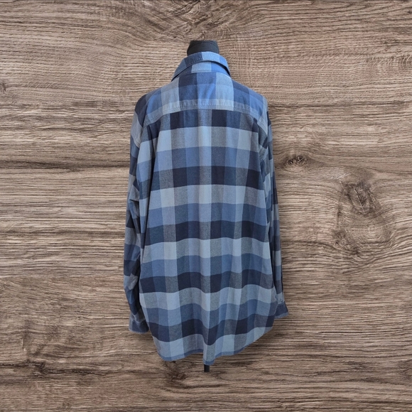 Carhartt Navy and Light Blue Plaid Men's Flannel Shirt Size XL - Picture 3 of 7